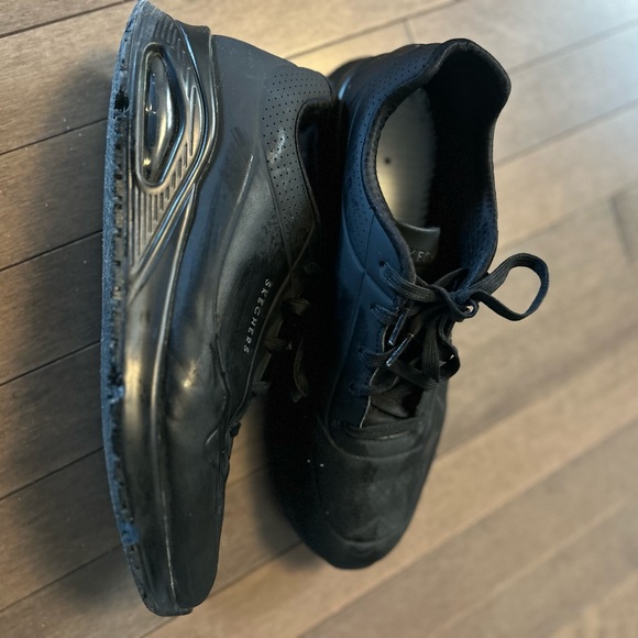 Men’s Black Sketchers - Picture 3 of 3